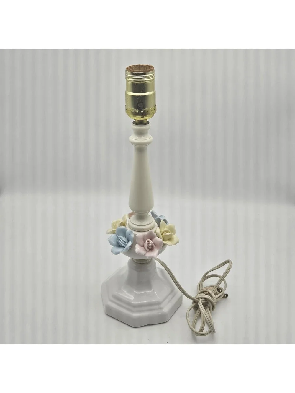 Vintage Japanese Porcelain Accent Lamp Capodimonte Floral Design 13